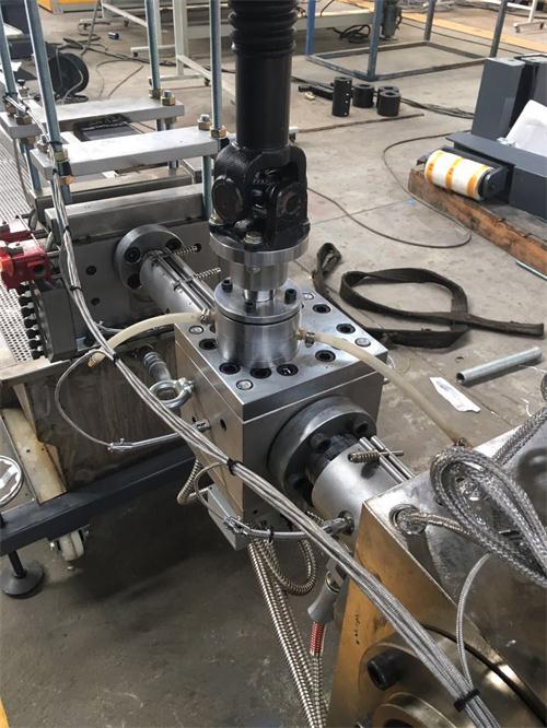 蜜桃APP污短视频+雙柱換網器 PET打包帶生產線